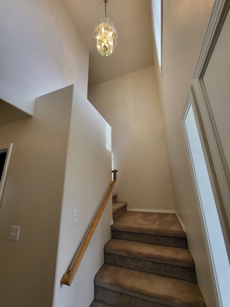 Salem Apartment: 2429 Michael Drive NE