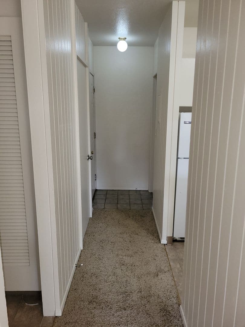 Salem Apartment: 355 Harney Street S