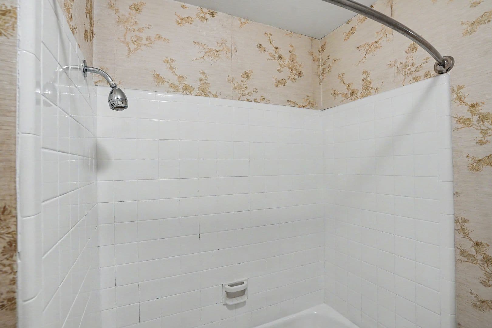 Salem Apartment: 260 Wilson St S