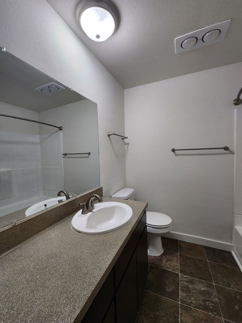 Salem Apartment: 3414 30th Ave NE