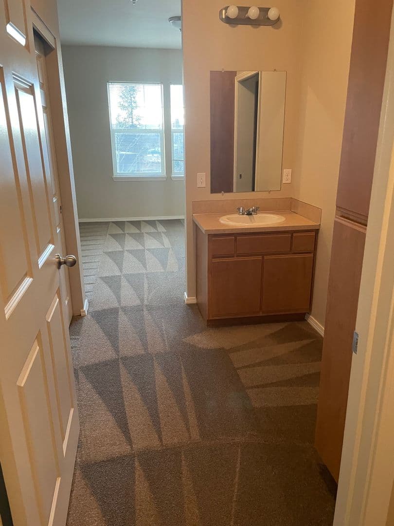 Salem Apartment: 1668 Baxter Rd SE, #100