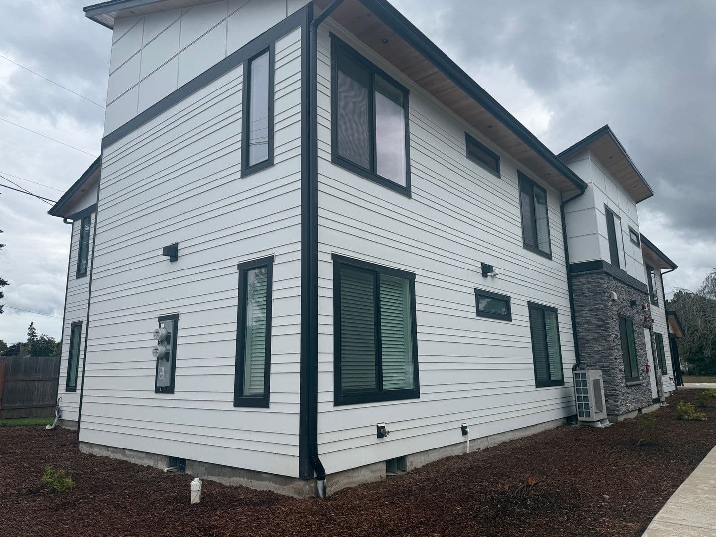 Keizer Apartment: 491 Marino Drive N