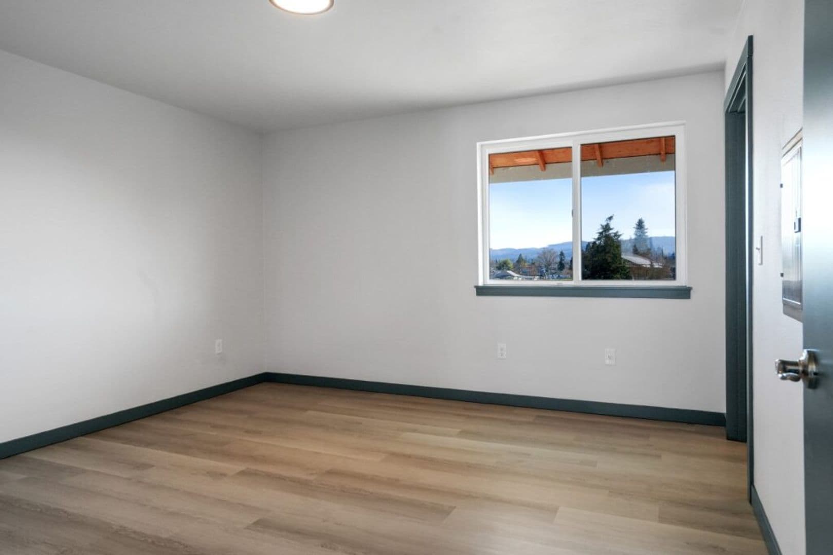 Lebanon Apartment: 305 East Airport Road