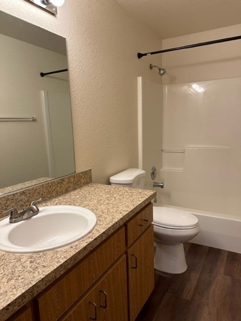 Keizer Apartment: 581 Manbrin Drive NE