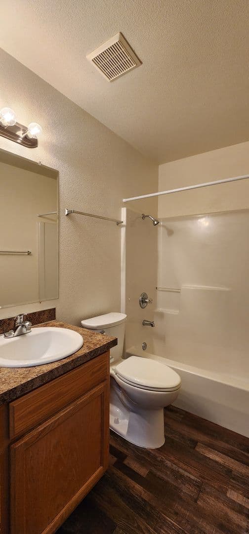 Dallas Apartment: 450 NE A Street