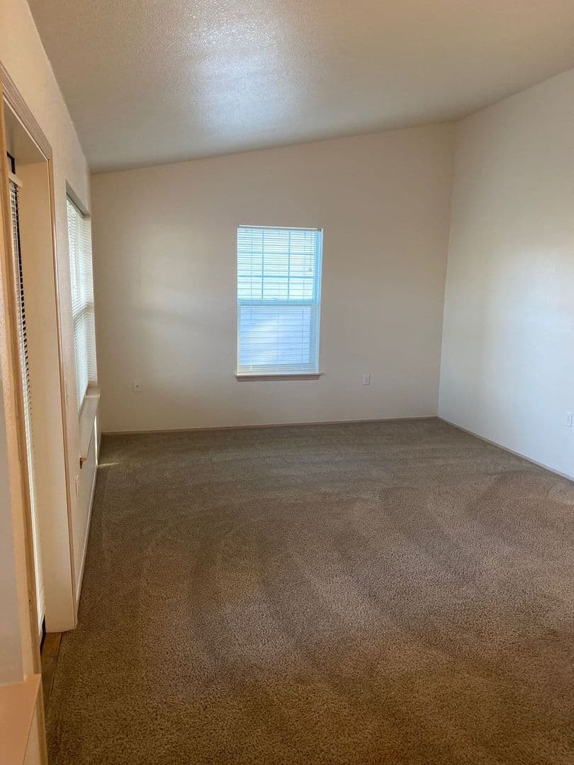Albany Apartment: 3320 Jackson Street SE