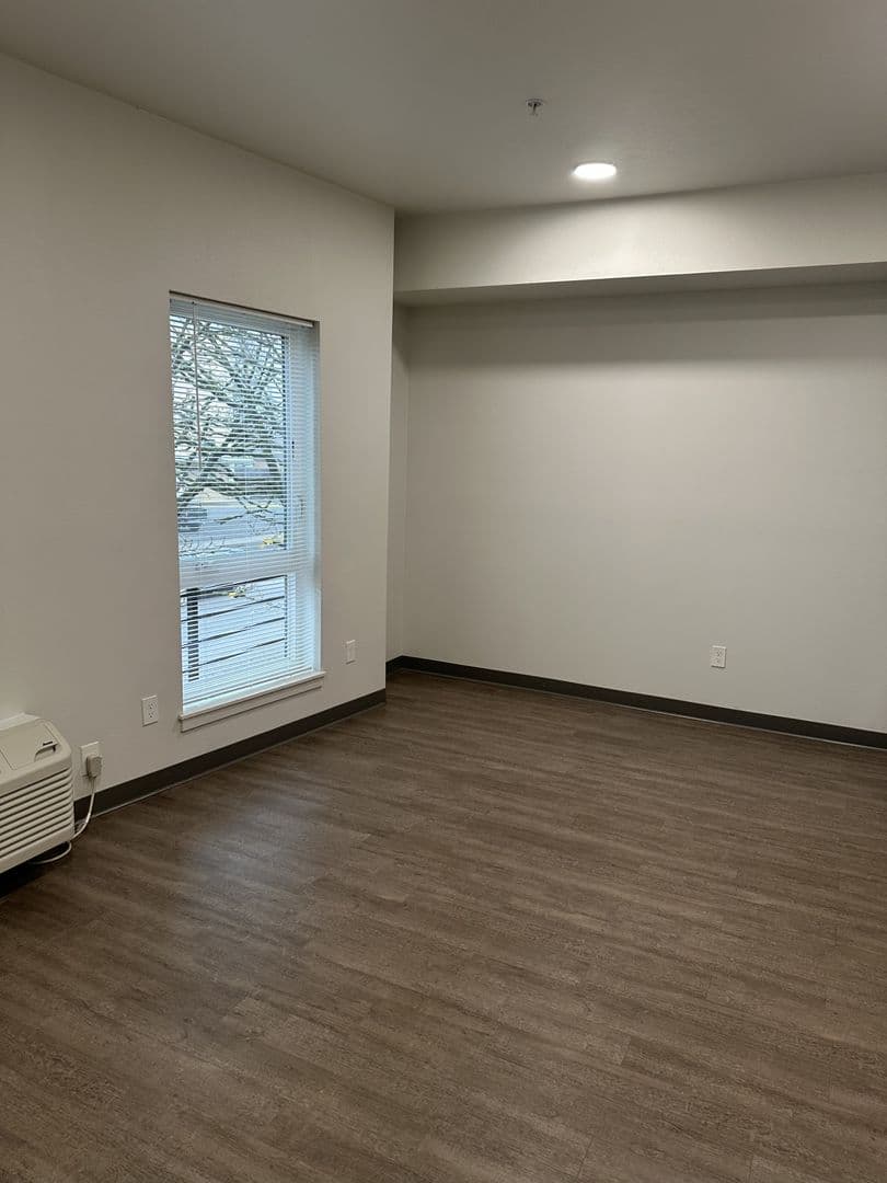 Salem Apartment: 990 Broadway St NE
