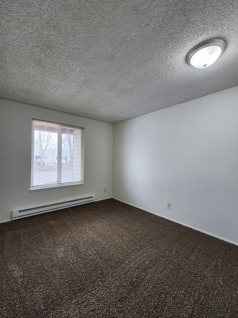 Salem Apartment: 3414 30th Ave NE