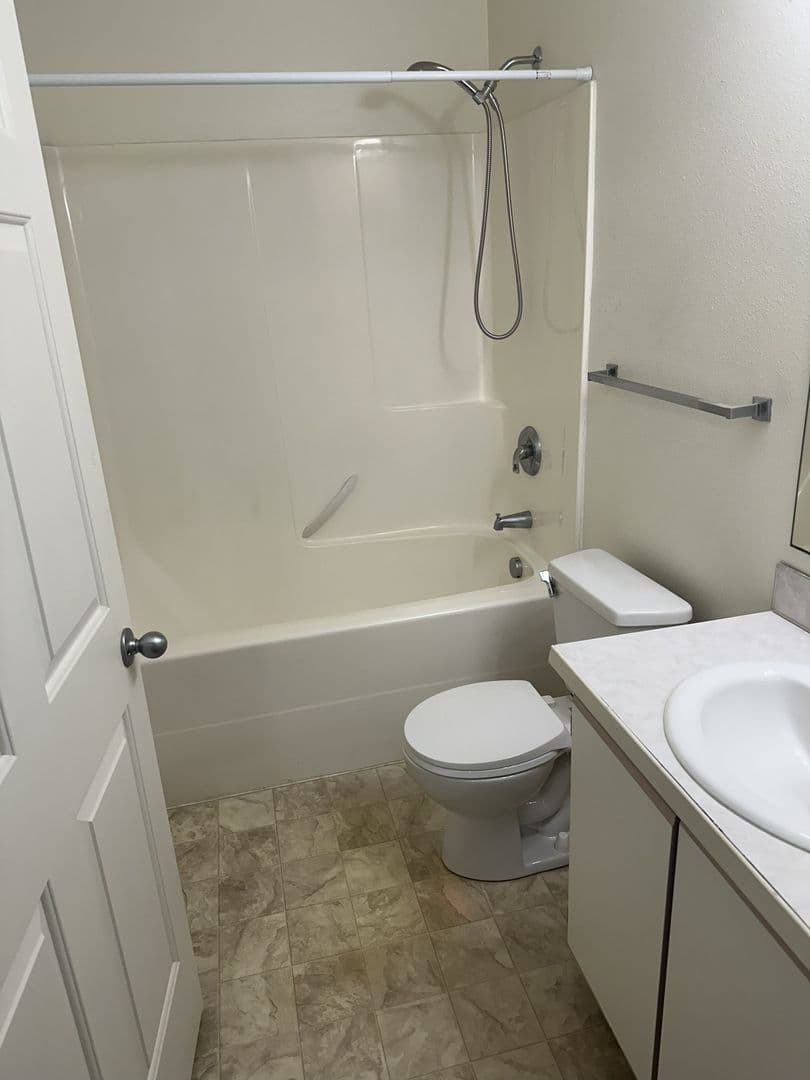 Keizer Apartment: 145 Dearborn Avenue N