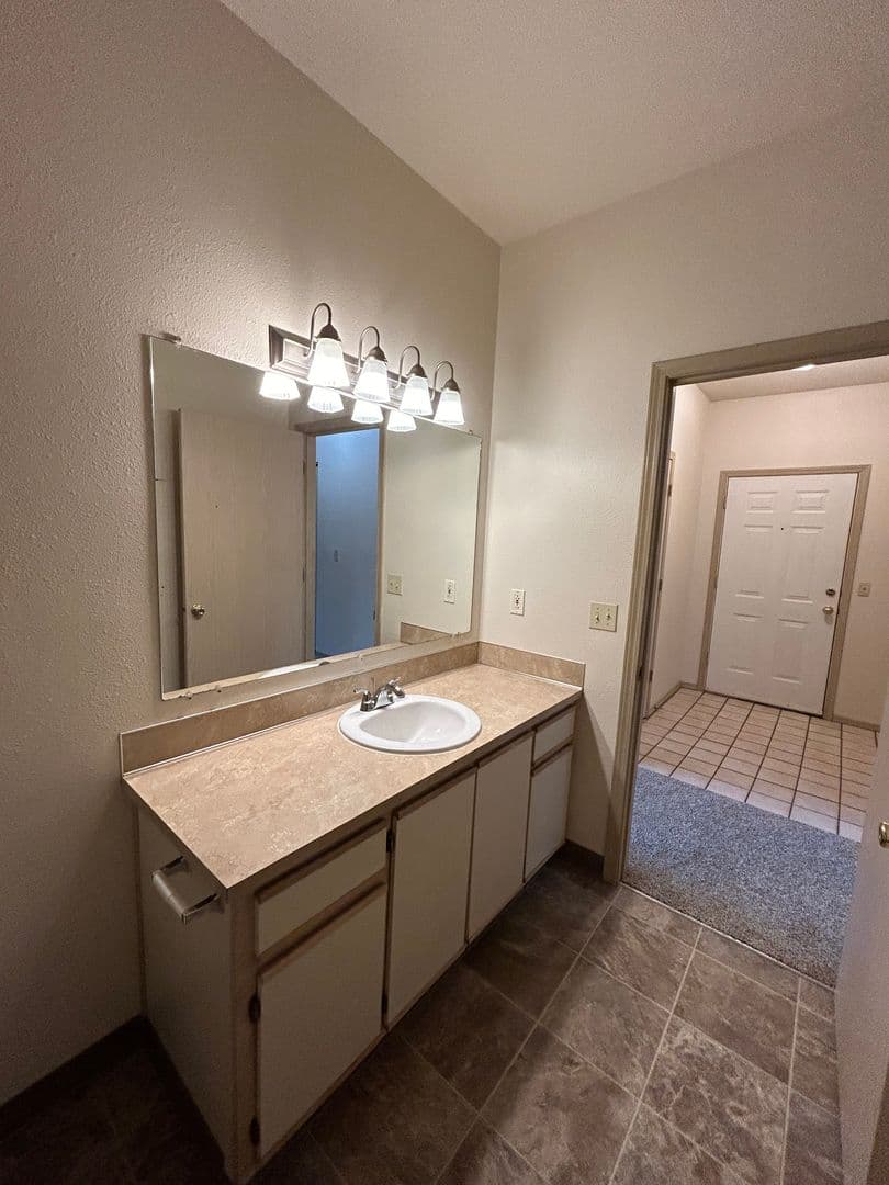 McMinnville Apartment: 2938 NE Evans St