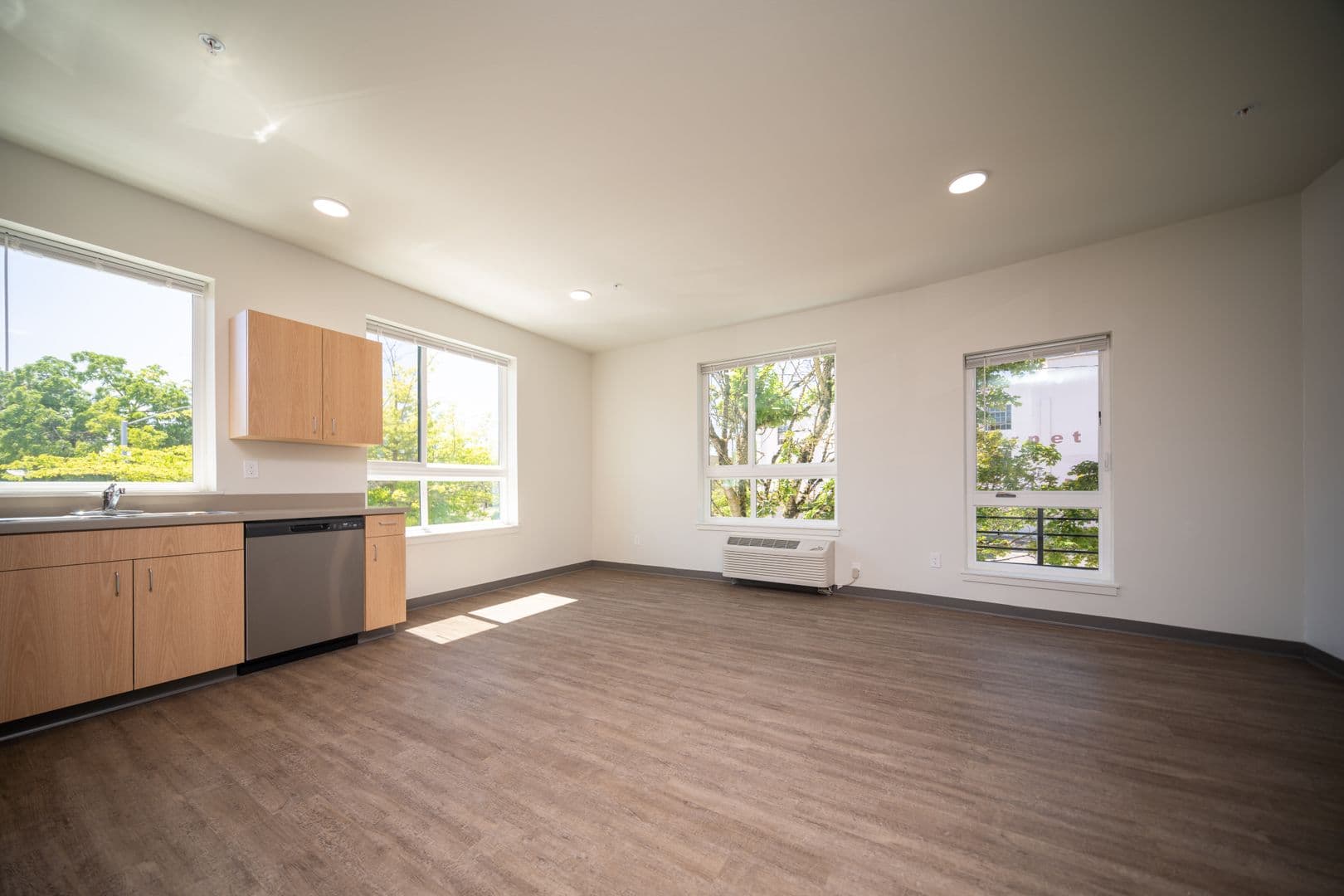 Salem Apartment: 990 Broadway St NE