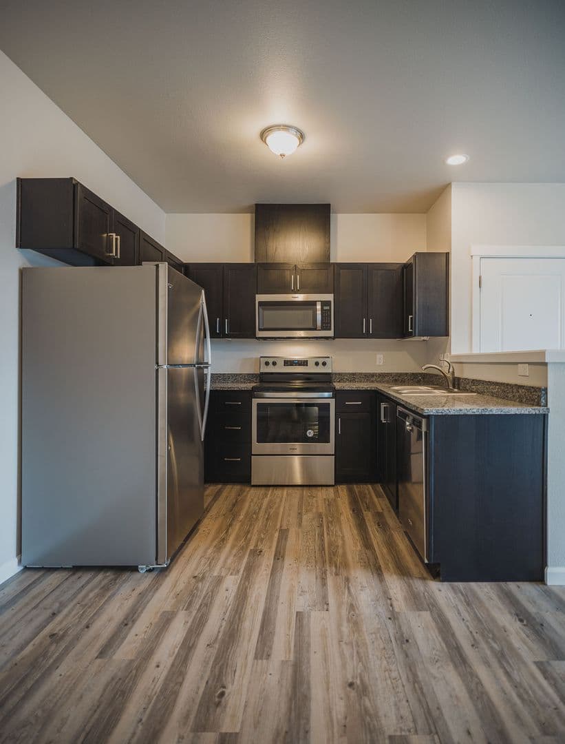 Salem Apartment: 3240 Harold Drive NE