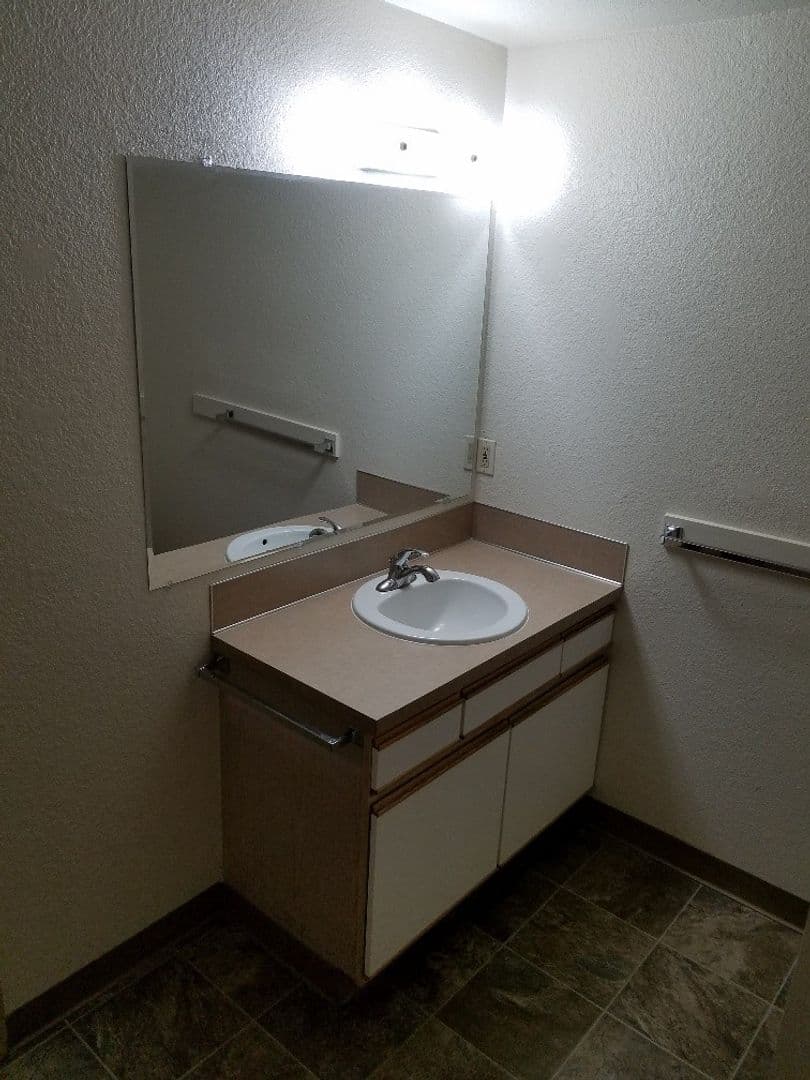 Keizer Apartment: 1026 Ring Street NE