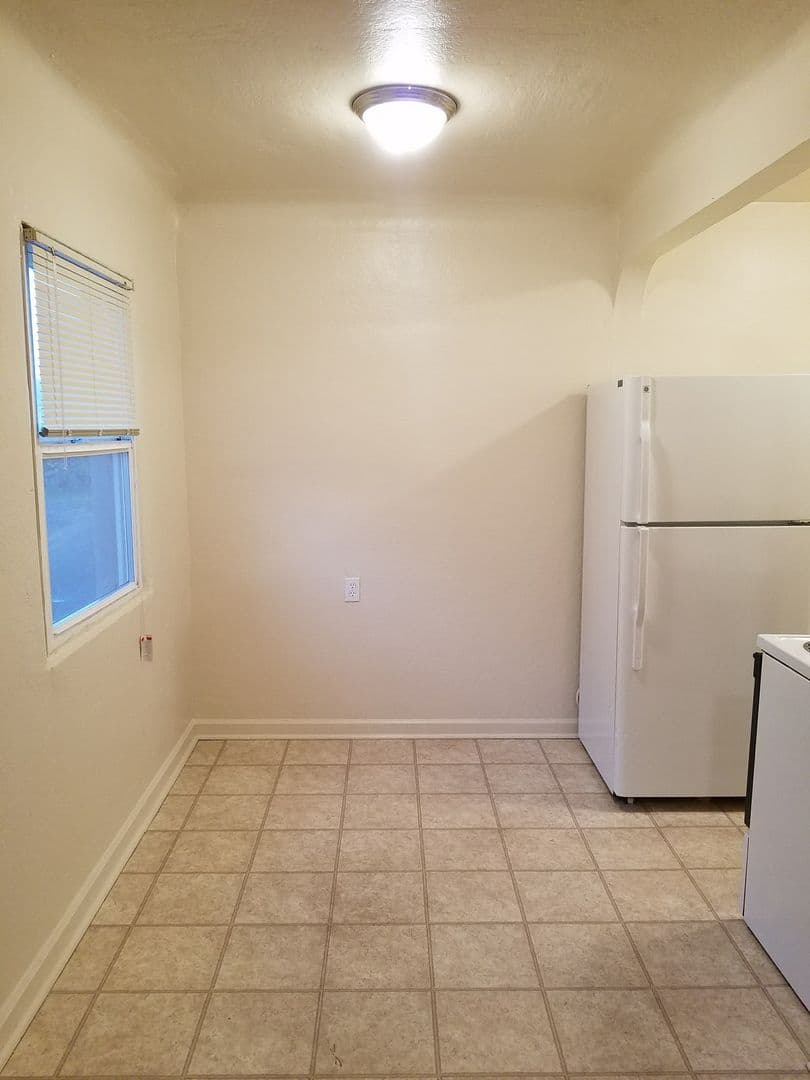 Salem Apartment: 1642 13th St SE