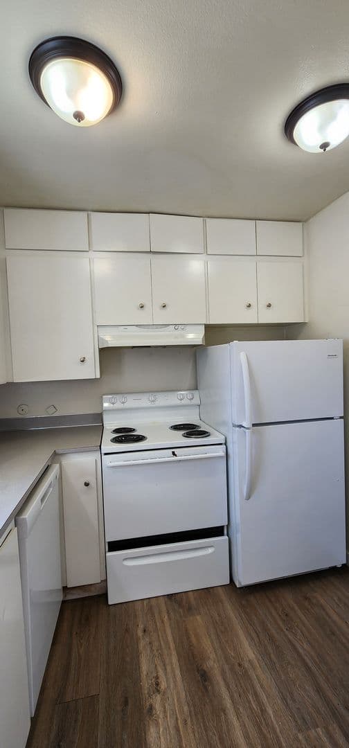 Lebanon Apartment: 820 Park Street