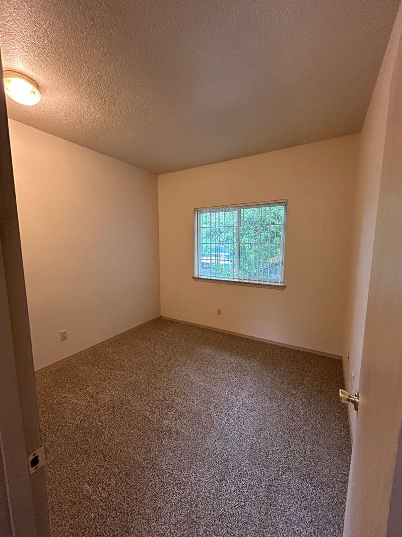 McMinnville Apartment: 2938 NE Evans St