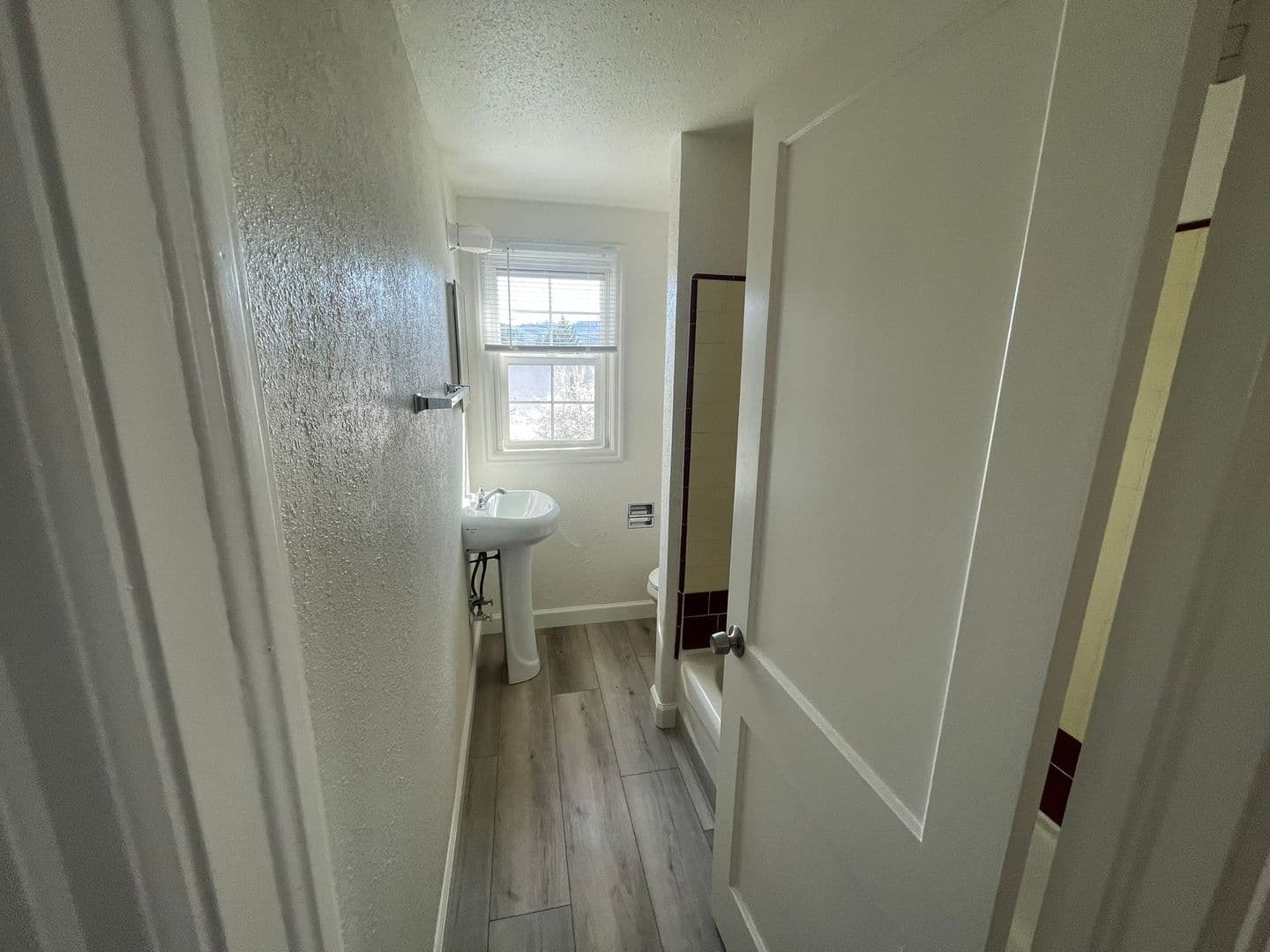 Roseburg Apartment: 1104 NE Freemont Ave