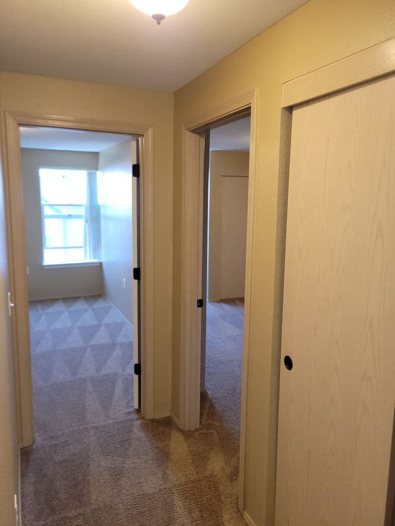 Salem Apartment: 435 Vista Ave SE