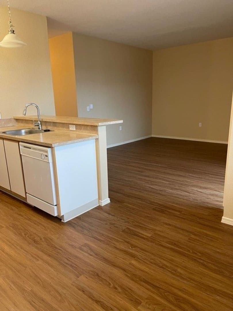 McMinnville Apartment: 2850 SW 2nd St