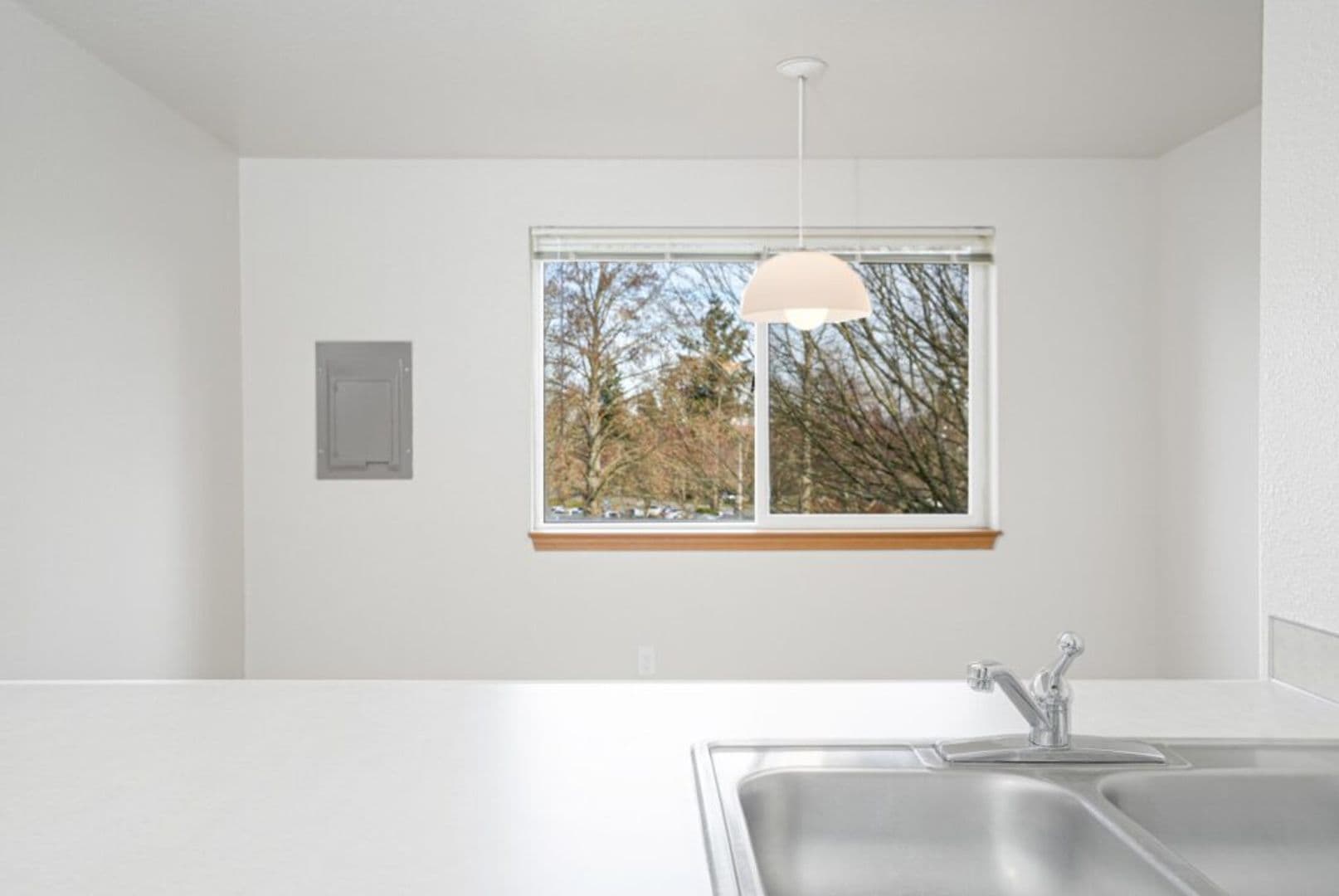 Salem Apartment: 2108 Red Oak Dr S