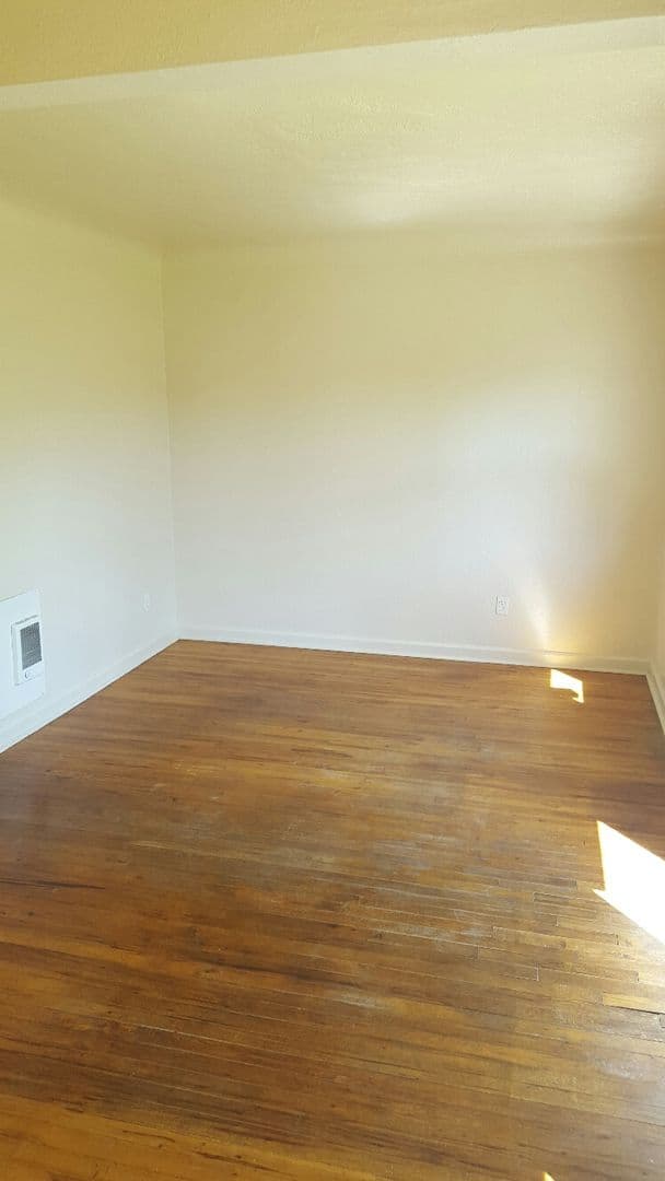 Salem Apartment: 1642 13th St SE