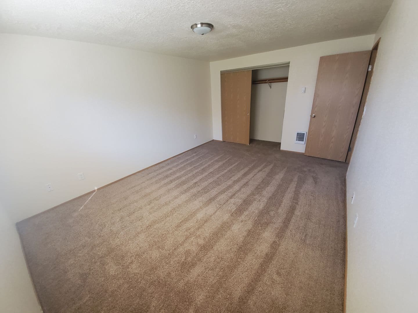 Salem Apartment: 4209 Satter Place NE