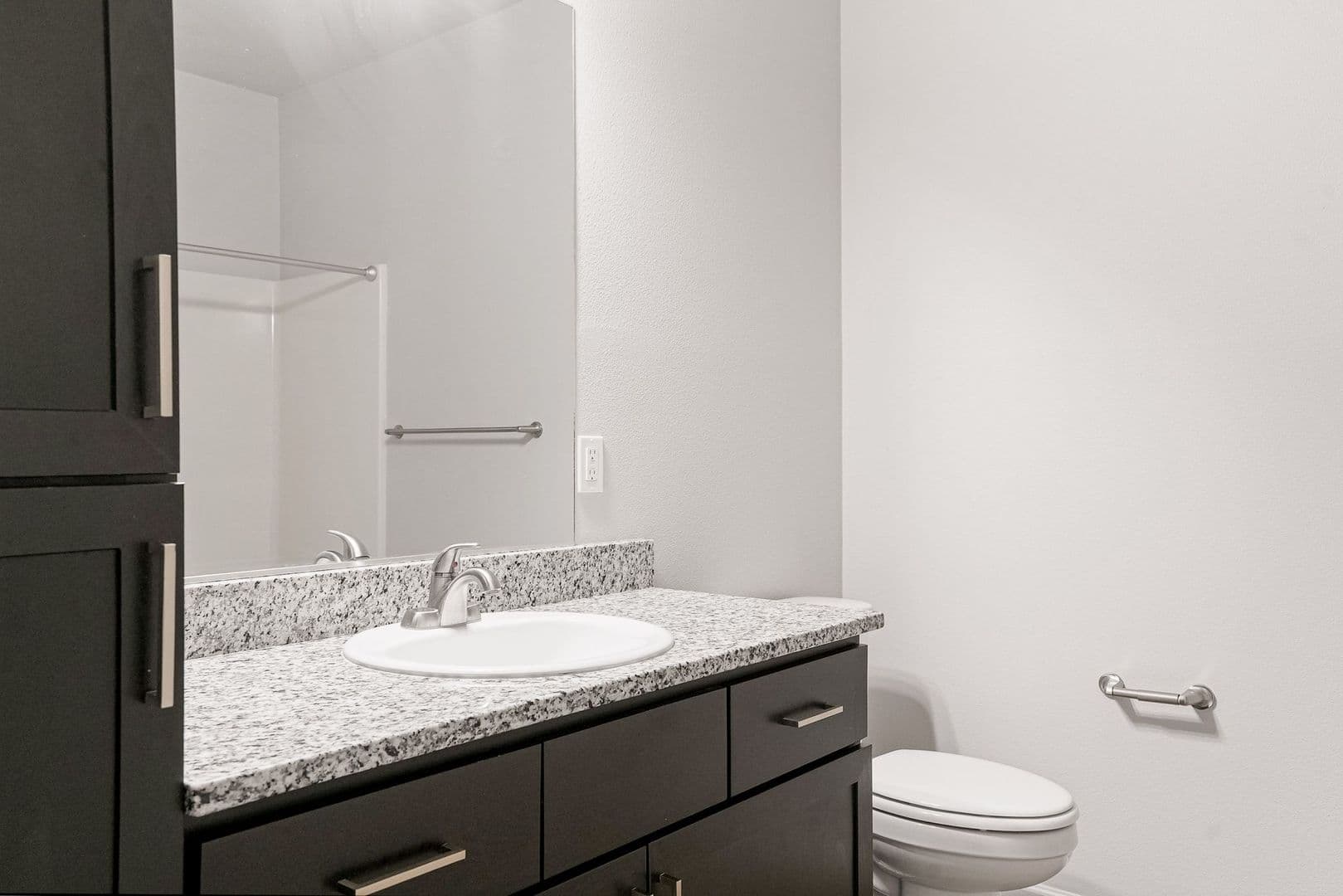 Salem Apartment: 3240 Harold Drive NE