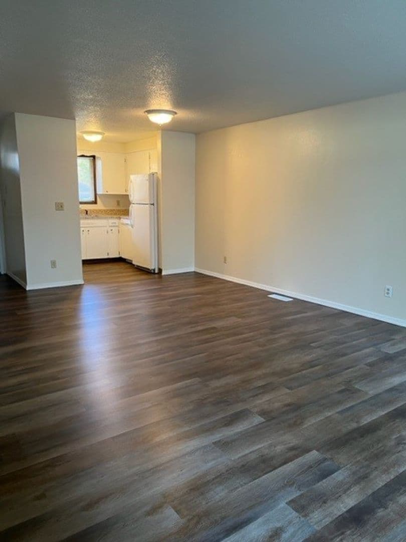 Keizer Apartment: 4975 13th Ave NE