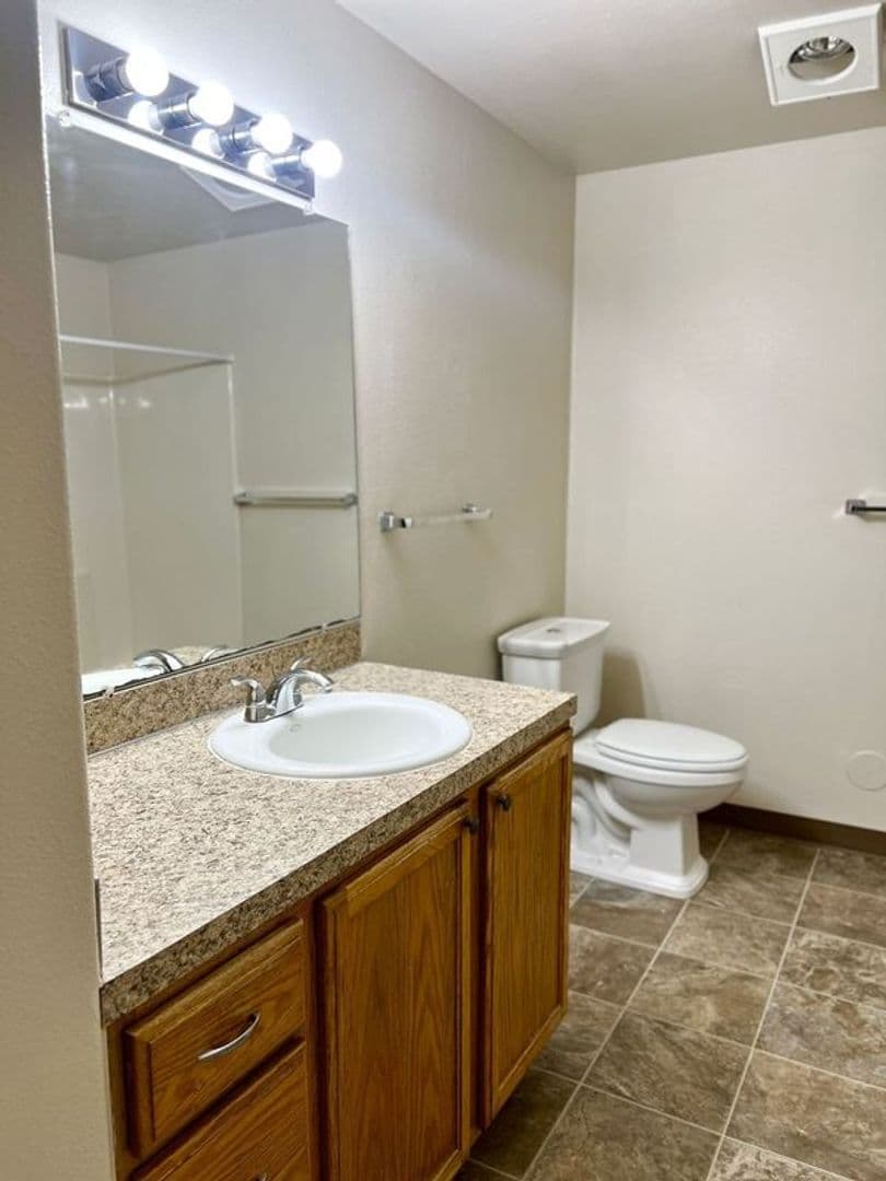 Lebanon Apartment: 1603 S 9th Street