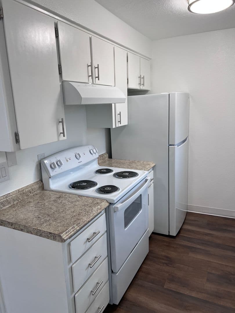 Salem Apartment: 3459 Hawthorne Ave NE