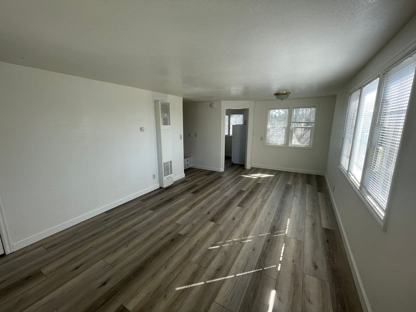 Roseburg Apartment: 1104 NE Freemont Ave