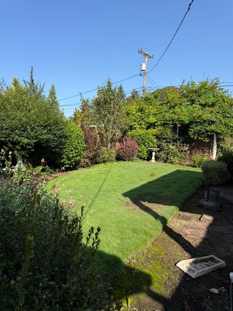 Salem House: 4649 39th Ave NE