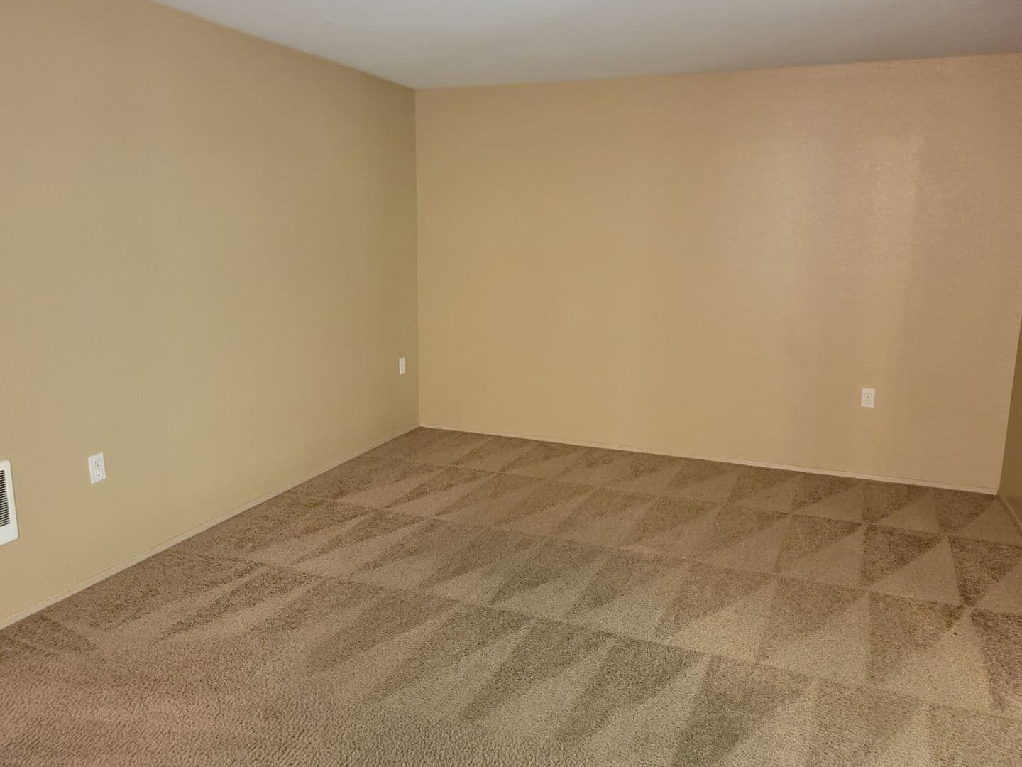 Salem Apartment: 435 Vista Ave SE
