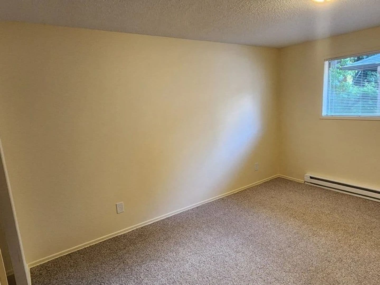 Salem Apartment: 158 Friendship Ave SE