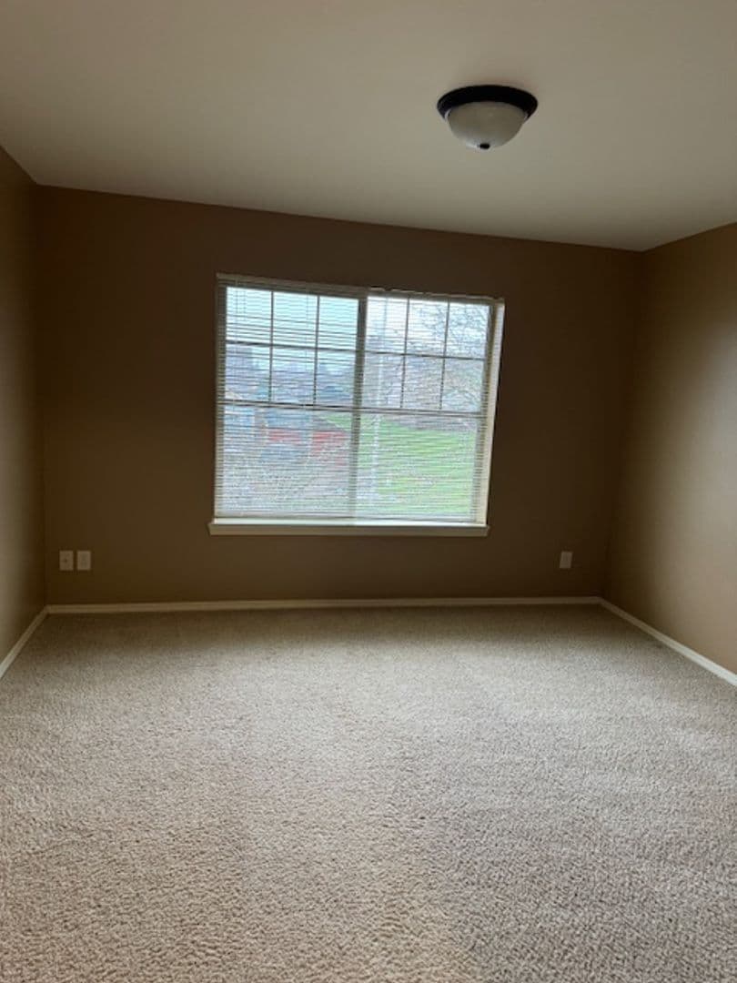 Salem Apartment: 4976 Turquoise Ave SE
