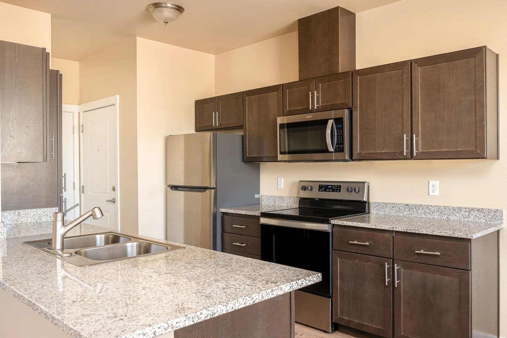 Salem Apartment: 3220 Lansing Avenue NE