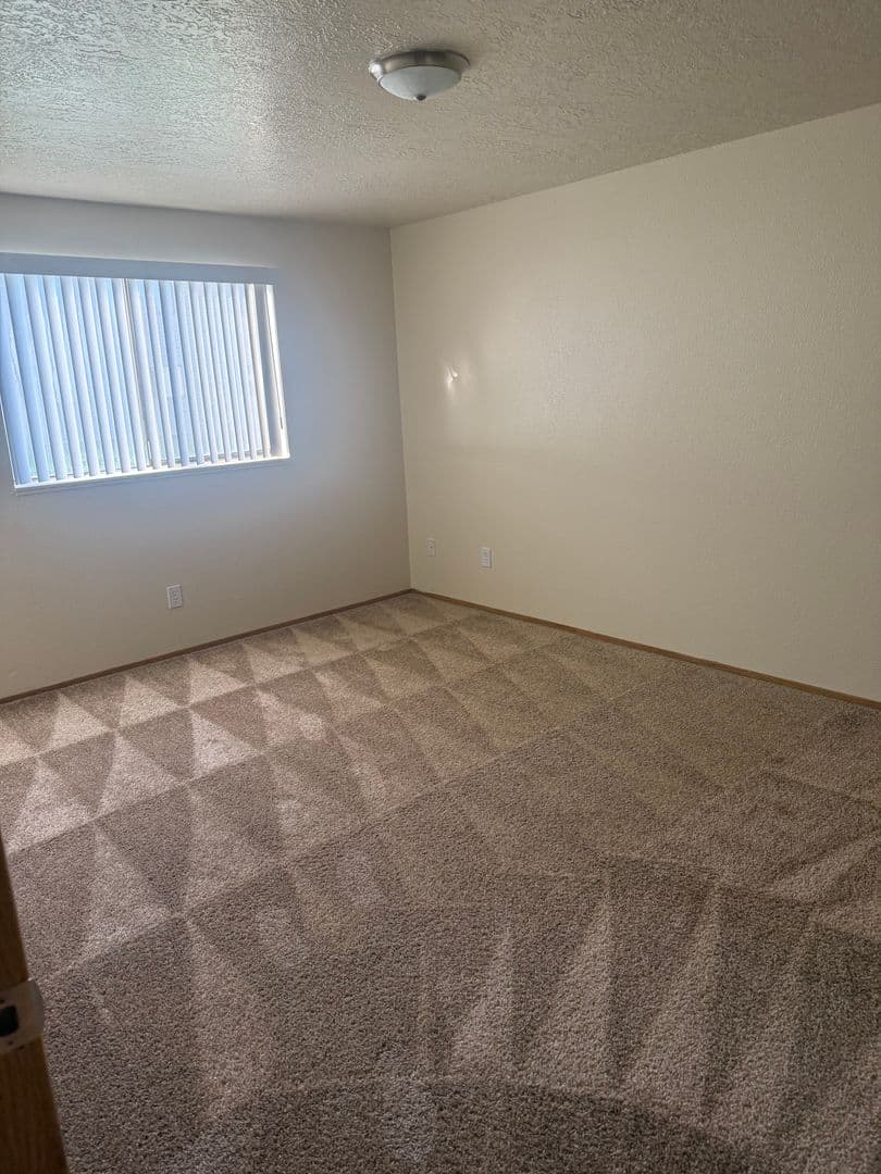 Salem Apartment: 4097 Satter Drive NE
