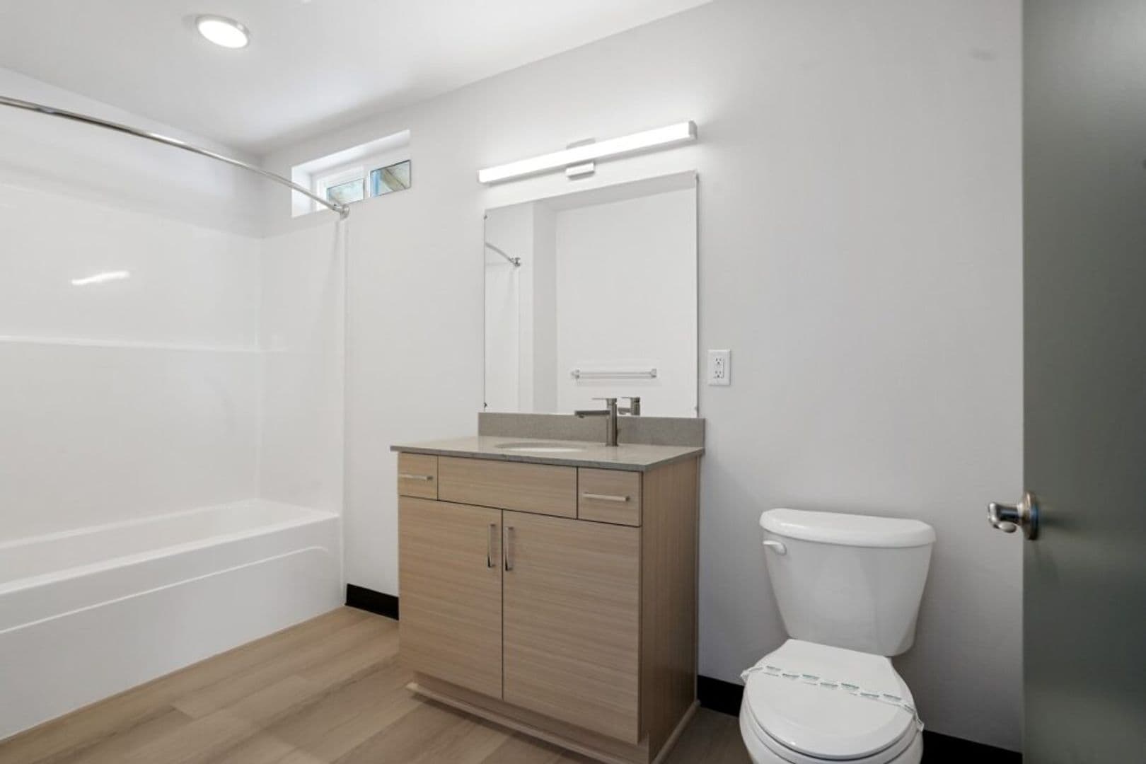 Lebanon Apartment: 305 East Airport Road