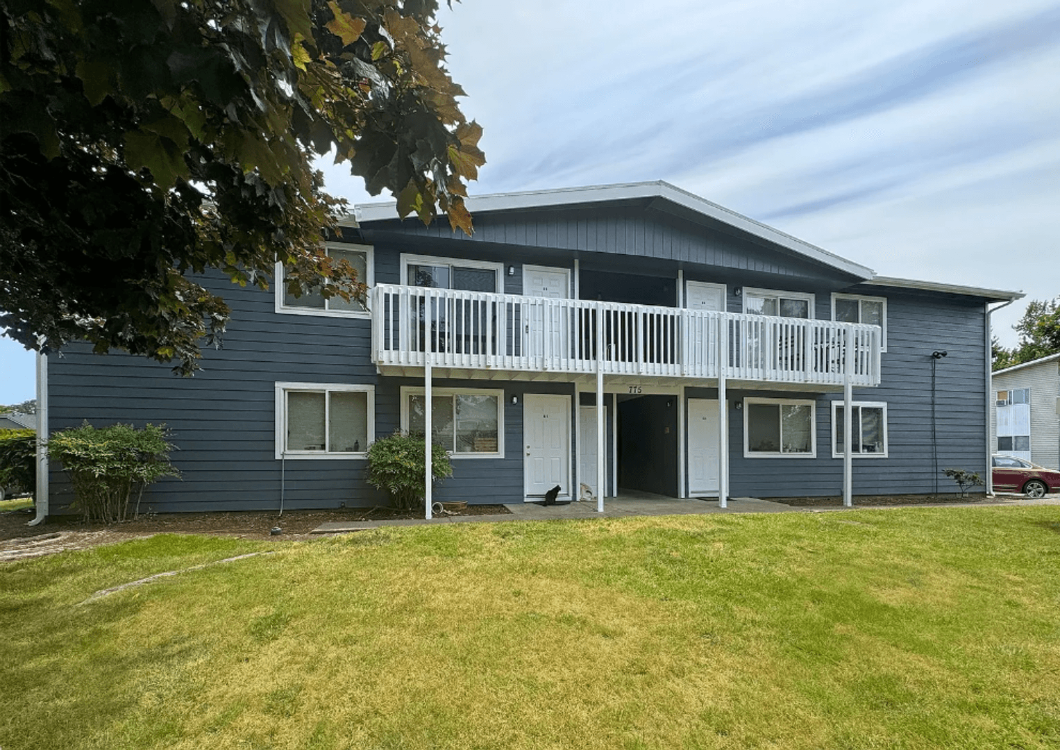 Monmouth Apartment: 775 N Knox Street