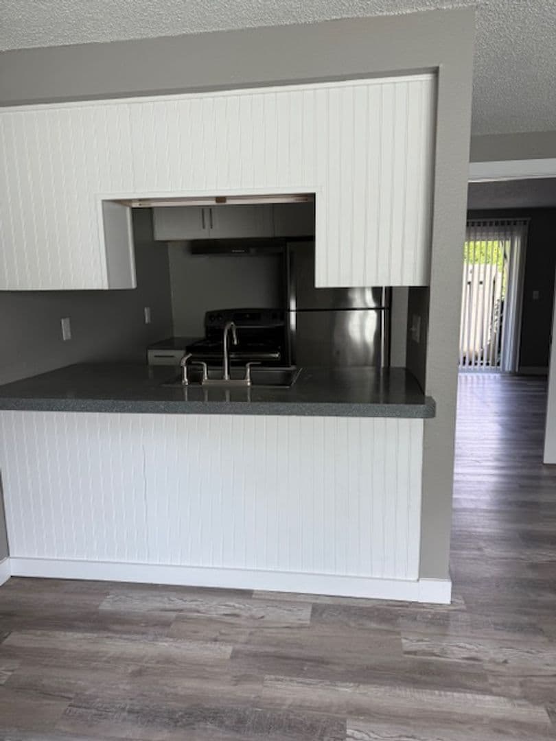 Salem Apartment: 2500 Lancaster Drive NE