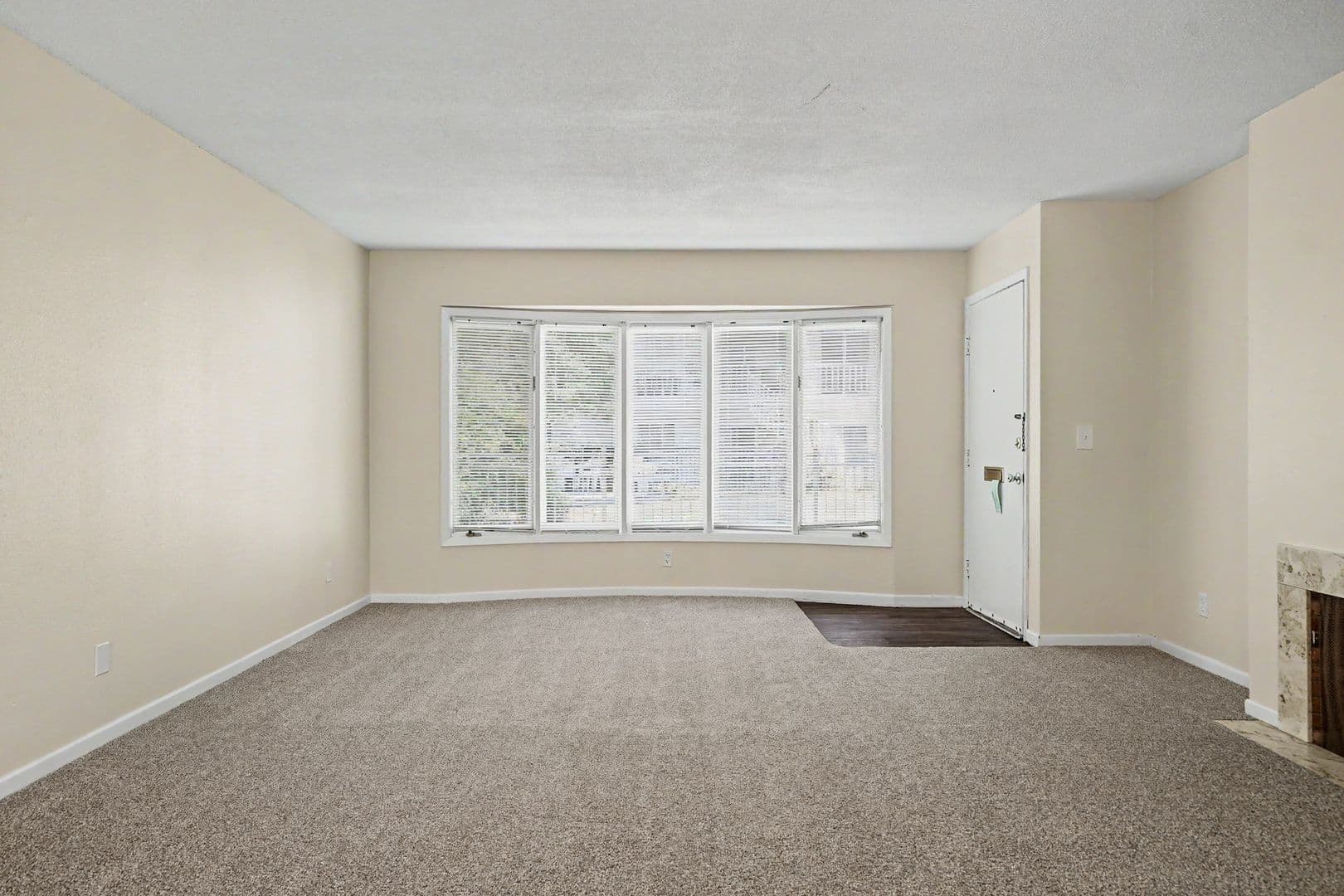 Salem Apartment: 260 Wilson St S