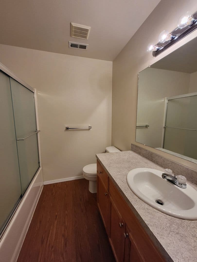 Salem Apartment: 2429 Michael Drive NE