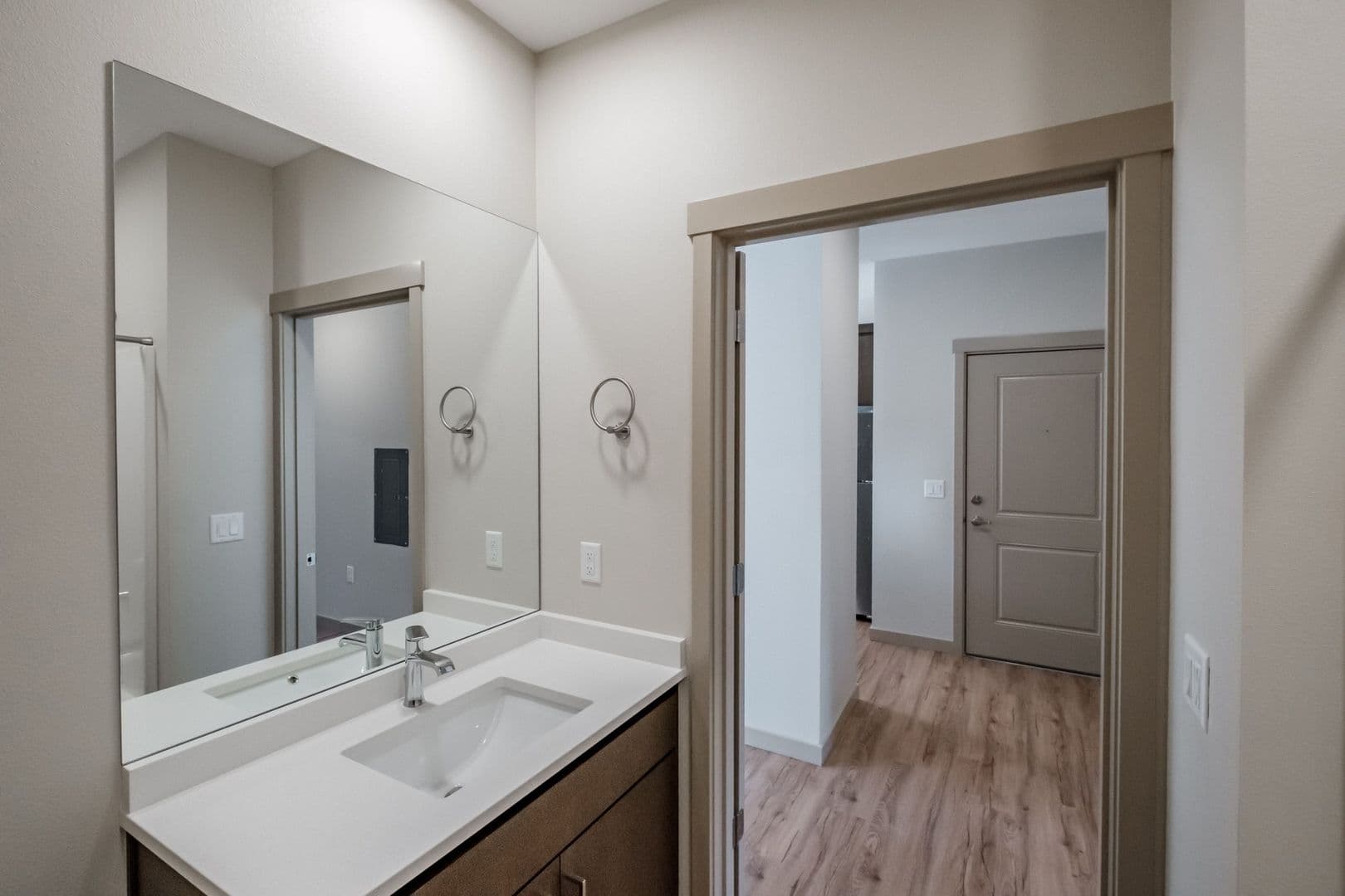 Keizer Apartment: 756 Chemawa Rd NE
