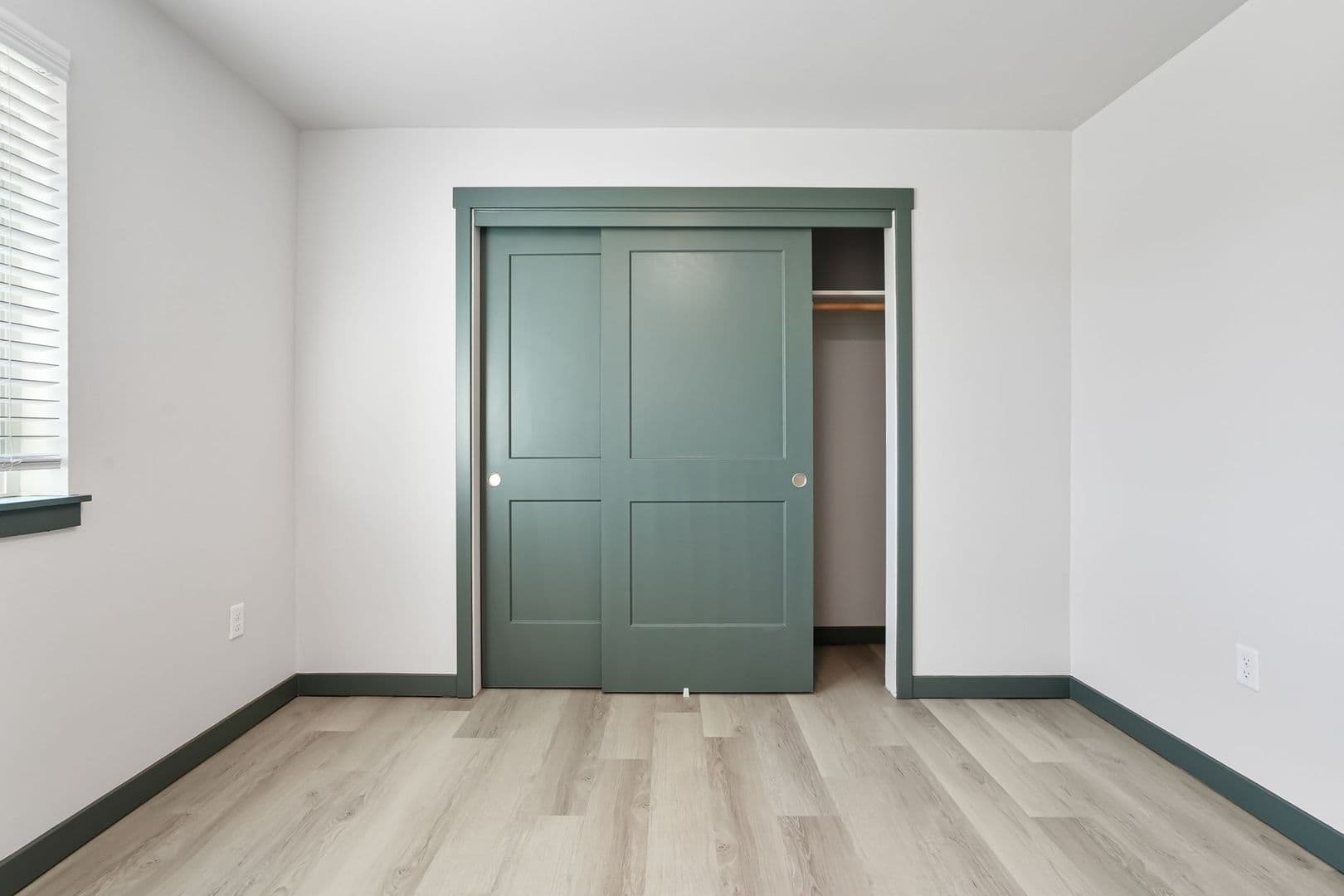 Lebanon Apartment: 305 East Airport Road