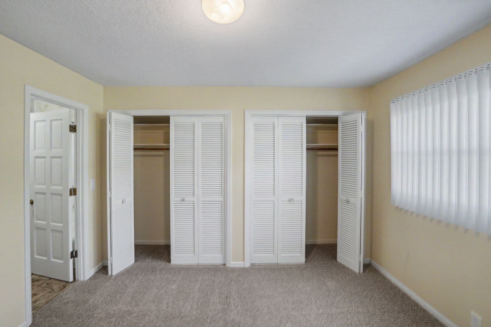 Salem Apartment: 260 Wilson St S