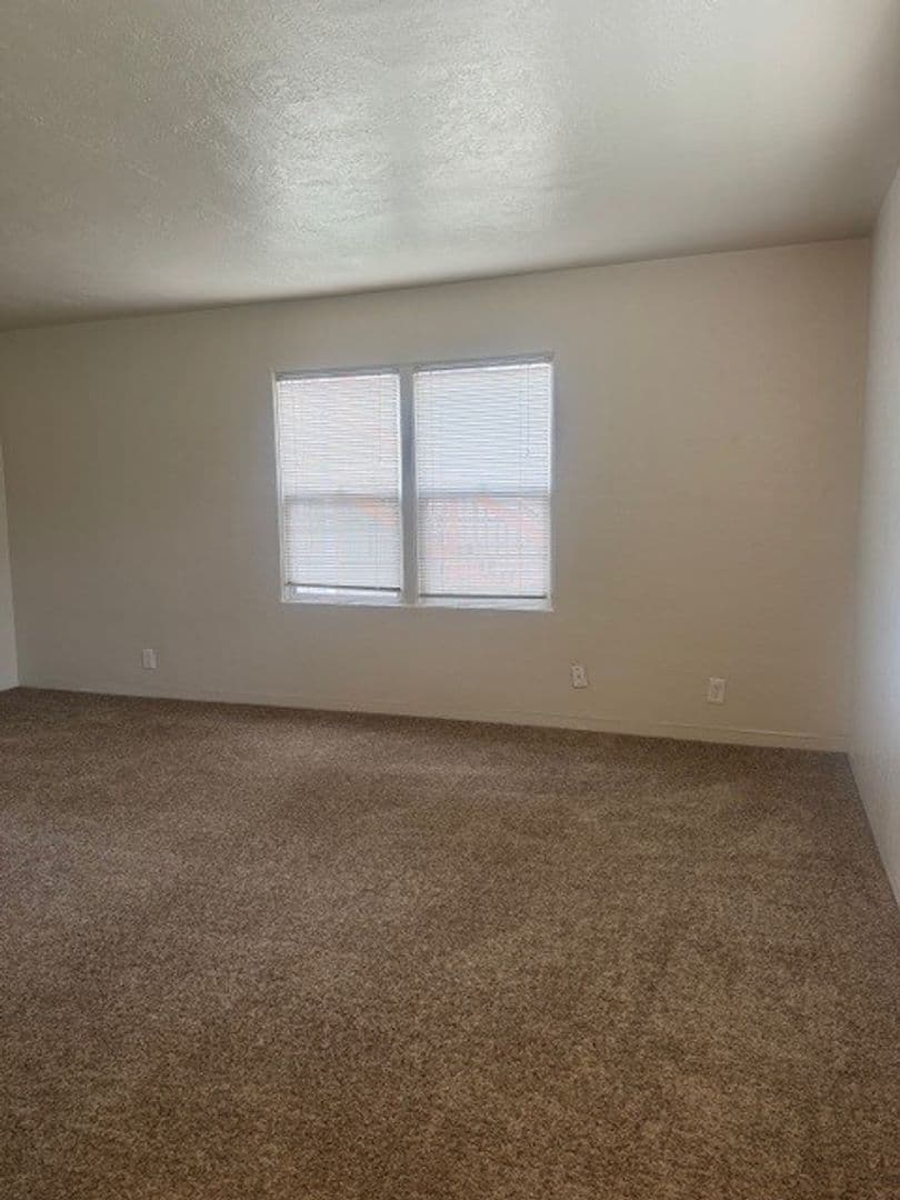 Salem Apartment: 1061 Edgewater St NW