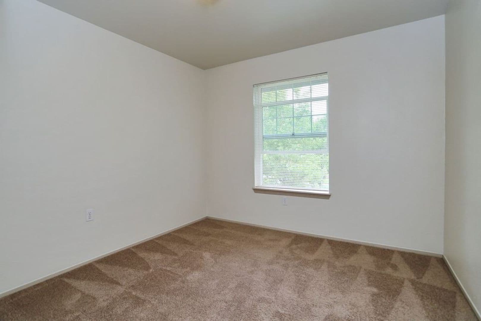 Albany Apartment: 3320 Jackson Street SE