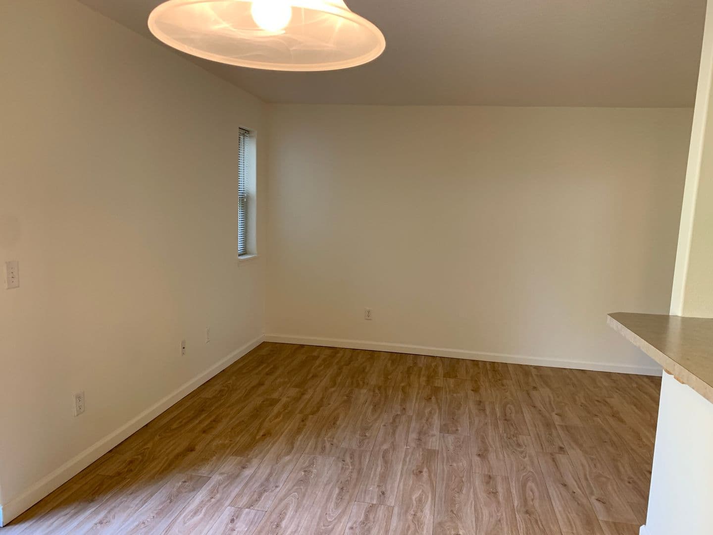 Sutherlin Apartment: 233 NW Sherman St