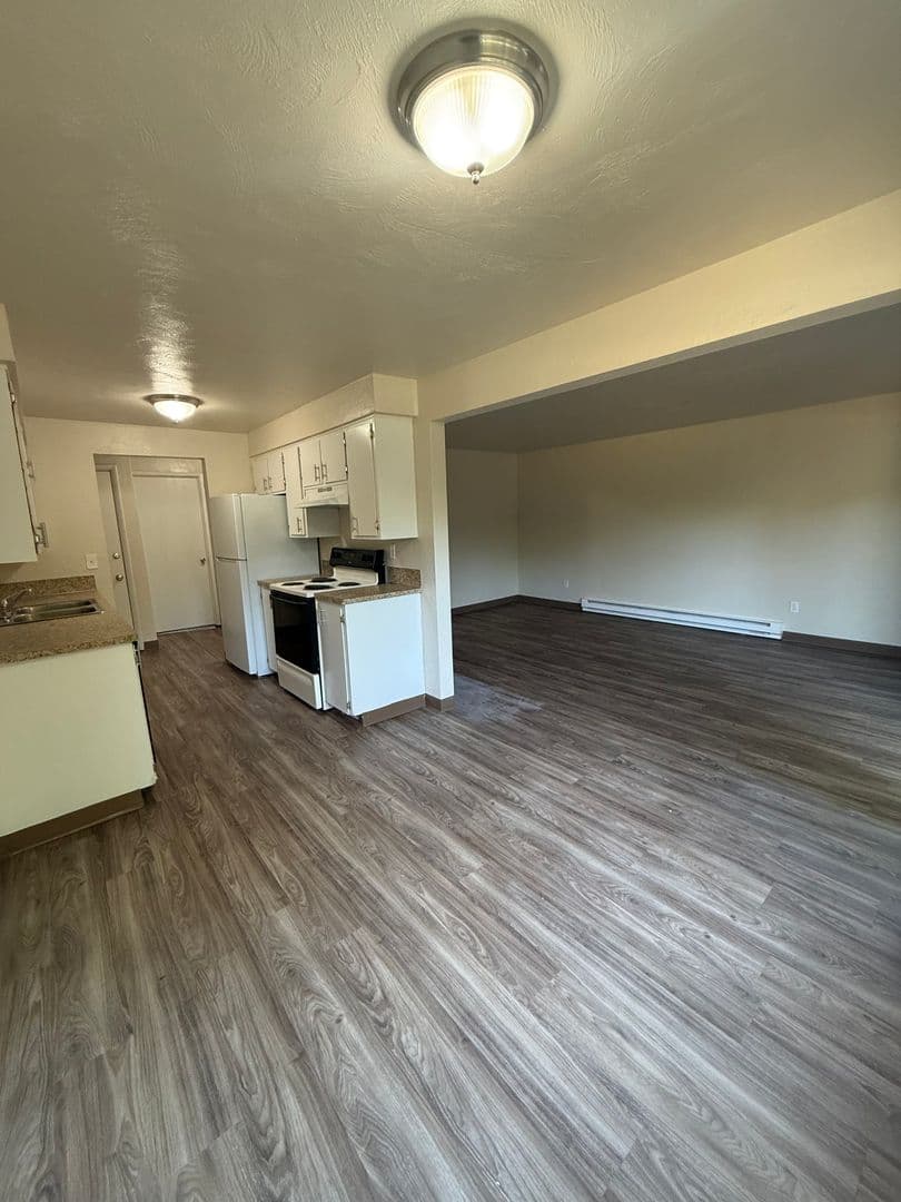 Salem Apartment: 3755 Hawthorne Ave NE