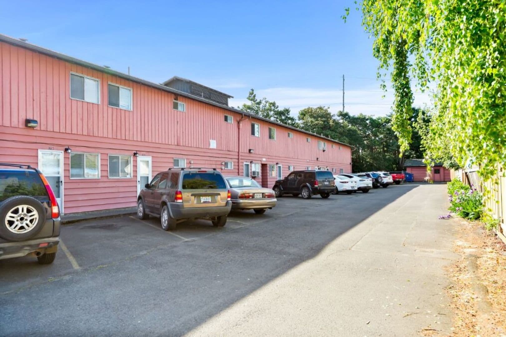 Salem Apartment: 1869 Broadway St NE